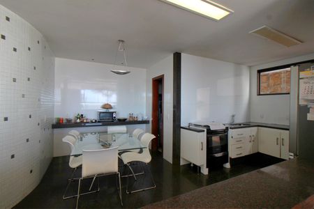 Casa à venda com 720m², 3 quartos e 6 vagasCozinha