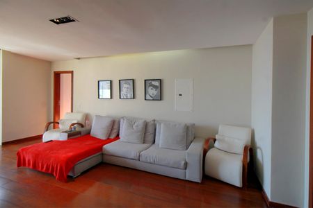 Casa à venda com 720m², 3 quartos e 6 vagasSala de Estar