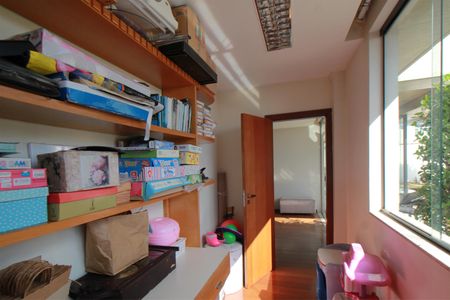 Casa à venda com 720m², 3 quartos e 6 vagasEscritório