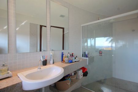 Casa à venda com 720m², 3 quartos e 6 vagasBanheiro da Suíte 1