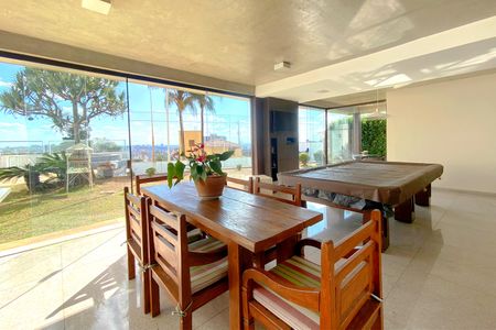 Casa à venda com 720m², 3 quartos e 6 vagas Casa à venda com 720m², 3 quartos e 6 vagasEspaço Gourmet