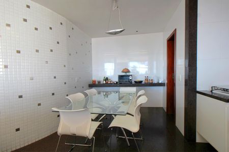 Casa à venda com 720m², 3 quartos e 6 vagasCozinha