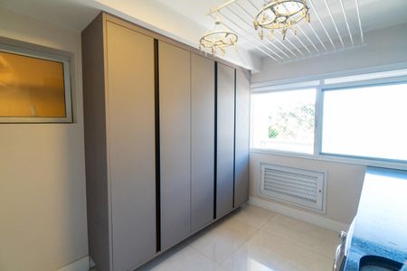 Apartamento à venda com 149m², 3 quartos e 3 vagas Apartamento à venda com 149m², 3 quartos e 3 vagasÁrea de Serviço