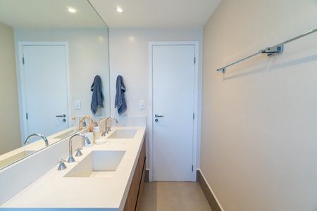 Apartamento à venda com 149m², 3 quartos e 3 vagas Apartamento à venda com 149m², 3 quartos e 3 vagasBanheiro da Suíte 2