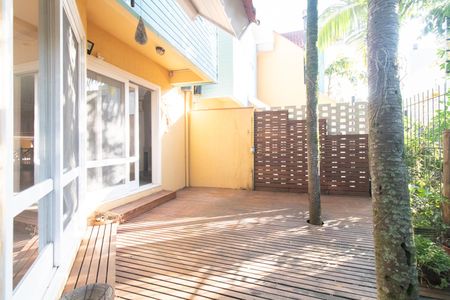 Casa de condomínio à venda com 290m², 3 quartos e 2 vagasQuintal