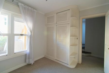 Casa de condomínio à venda com 290m², 3 quartos e 2 vagasQuarto