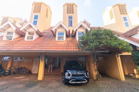 Casa de condomínio à venda com 290m², 3 quartos e 2 vagasFachada
