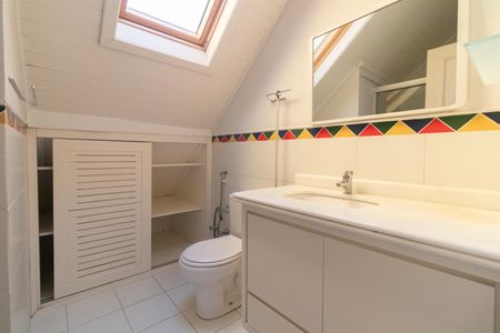 Casa de condomínio à venda com 290m², 3 quartos e 2 vagasBanheiro da Suíte 2