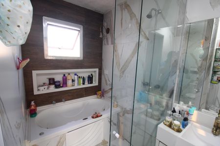 Apartamento à venda com 95m², 2 quartos e 2 vagasQuarto 1 - Banheiro