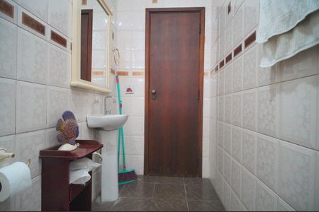 Casa à venda com 244m², 3 quartos e 2 vagasBanheiro