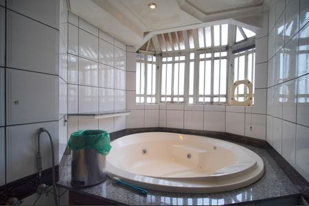 Casa à venda com 244m², 3 quartos e 2 vagasBanheiro da Suíte