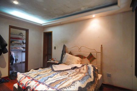 Casa à venda com 244m², 3 quartos e 2 vagasSuíte