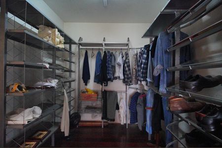 Casa à venda com 244m², 3 quartos e 2 vagasCloset da suíte