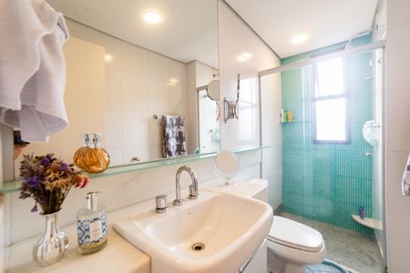 Apartamento à venda com 184m², 4 quartos e 3 vagasBanheiro da Suíte 2