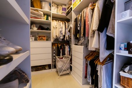 Apartamento à venda com 184m², 4 quartos e 3 vagasCloset da suíte 1