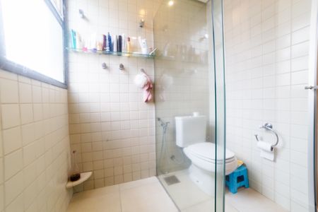 Apartamento à venda com 184m², 4 quartos e 3 vagasBanheiro da Suíte 1