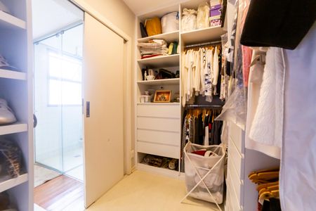 Apartamento à venda com 184m², 4 quartos e 3 vagasCloset da suíte 1