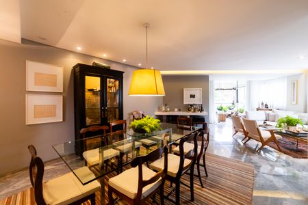 Apartamento à venda com 184m², 4 quartos e 3 vagasSala