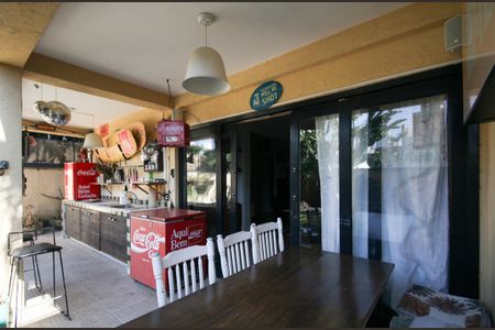 Casa à venda com 350m², 4 quartos e 4 vagas Casa à venda com 350m², 4 quartos e 4 vagasQuintal Gourmet