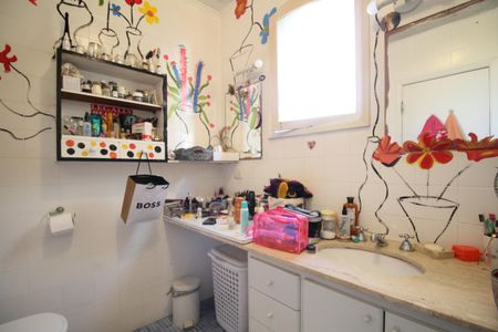 Casa à venda com 350m², 4 quartos e 4 vagas Casa à venda com 350m², 4 quartos e 4 vagasBanheiro 2 da Suíte