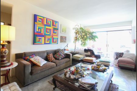 Casa à venda com 350m², 4 quartos e 4 vagasSala 1