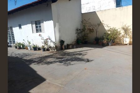Casa à venda com 98m², 3 quartos e 5 vagas