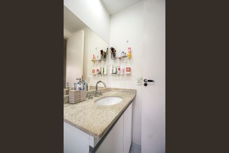 Apartamento à venda com 67m², 2 quartos e 1 vaga Apartamento à venda com 67m², 2 quartos e 1 vagaBanheiro da suíte