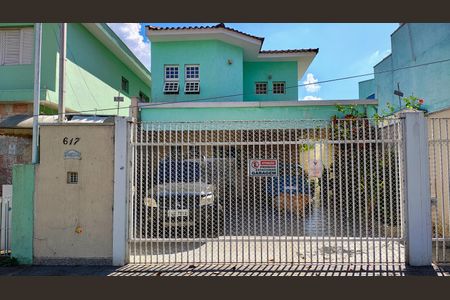 Casa à venda com 220m², 3 quartos e 4 vagas Casa à venda com 220m², 3 quartos e 4 vagasFachada