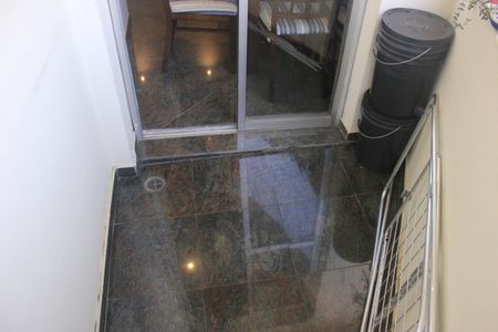 Apartamento à venda com 67m², 2 quartos e 1 vagaVaranda