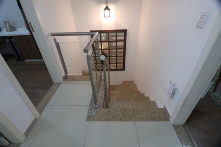 Casa à venda com 145m², 3 quartos e 2 vagasEscada