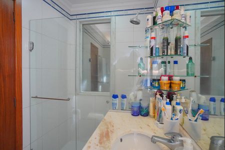 Casa à venda com 275m², 3 quartos e 5 vagasBanheiro da Suíte 1