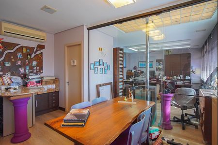 Casa à venda com 275m², 3 quartos e 5 vagasEscritório - Segundo Andar