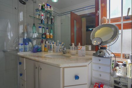 Casa à venda com 275m², 3 quartos e 5 vagasBanheiro da Suíte 1