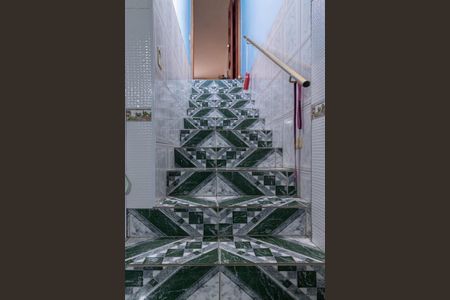 Casa à venda com 148m², 4 quartos e 4 vagas Casa à venda com 148m², 4 quartos e 4 vagasCorredor