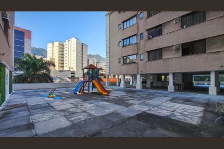 Apartamento à venda com 64m², 2 quartos e 1 vaga Apartamento à venda com 64m², 2 quartos e 1 vagaÁrea comum - Playground