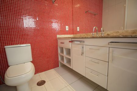 Apartamento à venda com 177m², 4 quartos e 3 vagasBanheiro do Quarto 4
