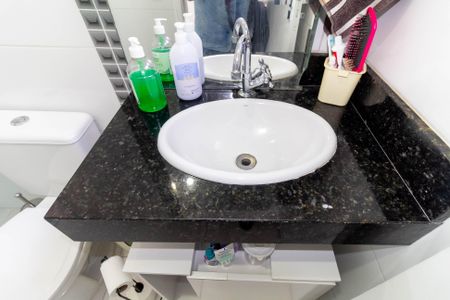 Casa de condomínio à venda com 70m², 2 quartos e 1 vaga Casa de condomínio à venda com 70m², 2 quartos e 1 vagaBanheiro da Suíte 2