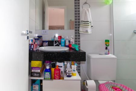 Casa de condomínio à venda com 70m², 2 quartos e 1 vaga Casa de condomínio à venda com 70m², 2 quartos e 1 vagaBanheiro da Suíte 1