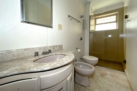 Apartamento à venda com 150m², 4 quartos e 2 vagas Apartamento à venda com 150m², 4 quartos e 2 vagasBanheiro da Suíte