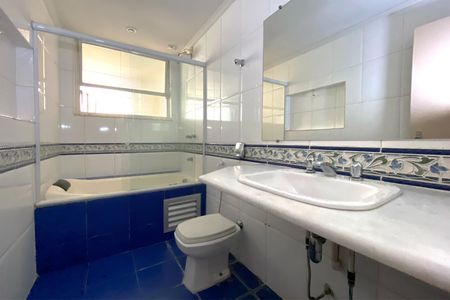 Apartamento à venda com 150m², 4 quartos e 2 vagas Apartamento à venda com 150m², 4 quartos e 2 vagasBanheiro Social