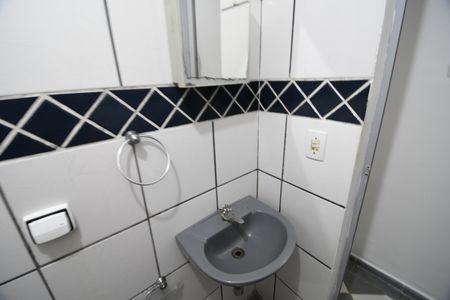 Banheiro de kitnet/studio para alugar com 1 quarto, 27m² em Cidade Universitária, Campinas