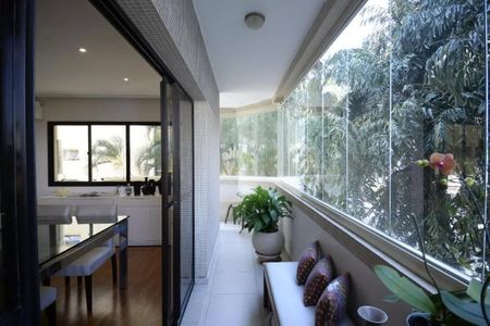 Apartamento à venda com 200m², 4 quartos e 4 vagas Apartamento à venda com 200m², 4 quartos e 4 vagasFoto 04