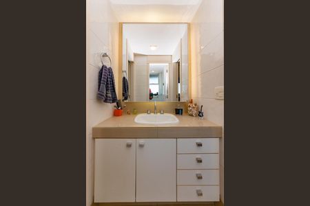 Apartamento à venda com 152m², 4 quartos e 4 vagas Apartamento à venda com 152m², 4 quartos e 4 vagasSuíte 4