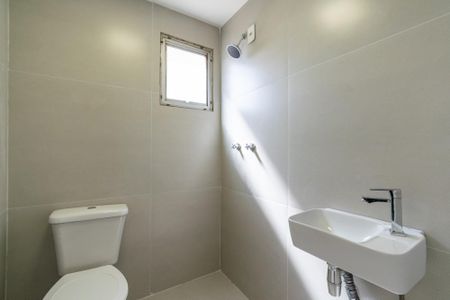 Apartamento à venda com 61m², 3 quartos e 1 vaga Apartamento à venda com 61m², 3 quartos e 1 vagaBanheiro da Suíte 2