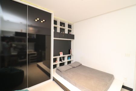 Apartamento à venda com 154m², 4 quartos e 2 vagasQuarto 2