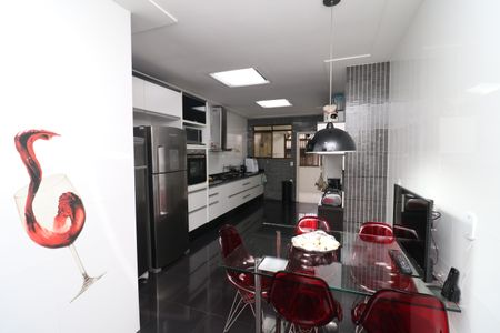 Apartamento à venda com 154m², 4 quartos e 2 vagasCozinha