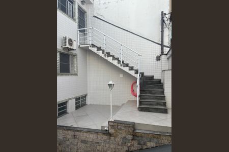 Casa à venda com 270m², 2 quartos e 5 vagas