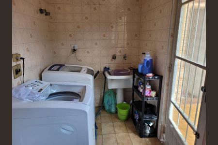 Casa à venda com 326m², 3 quartos e 2 vagas Casa à venda com 326m², 3 quartos e 2 vagasLavanderia