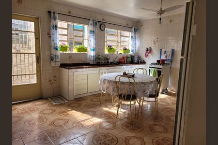 Casa à venda com 326m², 3 quartos e 2 vagas Casa à venda com 326m², 3 quartos e 2 vagasCozinha