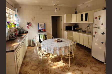 Casa à venda com 326m², 3 quartos e 2 vagas Casa à venda com 326m², 3 quartos e 2 vagasCozinha